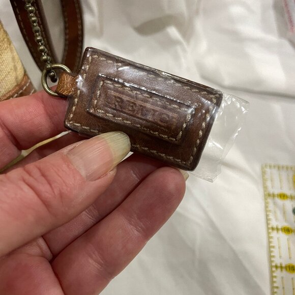 NWD RELIC Eliza Floral Women's Small Canvas Hobo Shoulder Bag Leather Trim Purse - Picture 3 of 12